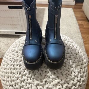 Dr. Martens
Dr. Martens JETTA HI MAX METALLIC BLUE LEATHER PLATFORM BOOTS
